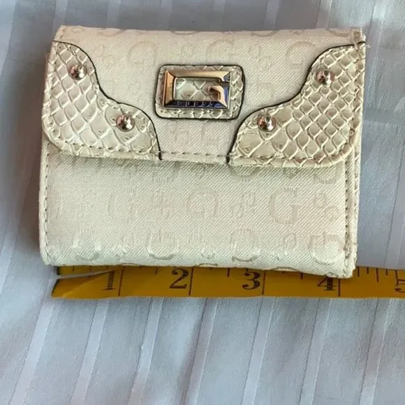 Y2K Guess wallet - Picture 9 of 9